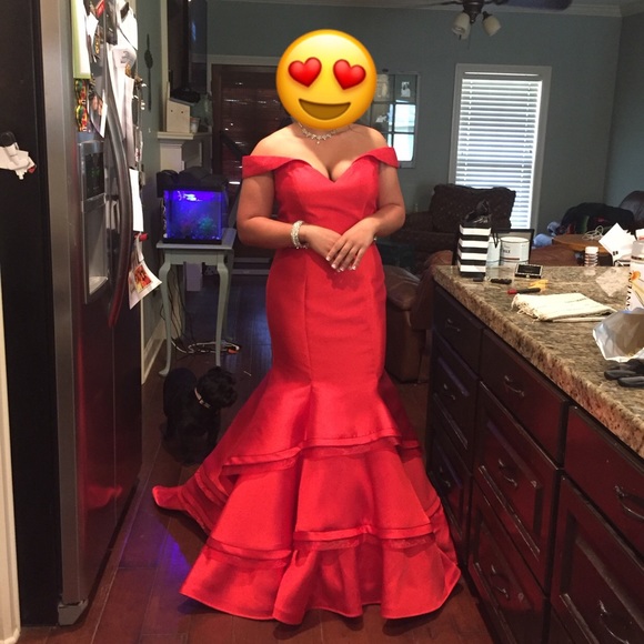 Jovani Dresses & Skirts - Gorgeous Red formal dress